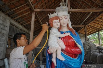 Kerajinan patung Bunda Maria