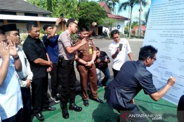 Lokalisasi prostitusi "Lembah Durian" di Barito Utara resmi ditutup