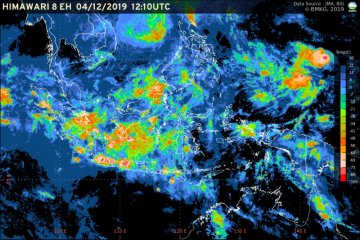 BMKG ingatkan potensi hujan lebat disertai kilat dan angin Rabu malam