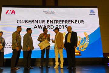 Gubernur Sulsel raih penghargaan "Leader Regional Enterpreneur Award"