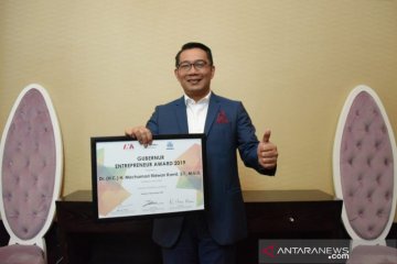 Ridwan Kamil terima Penghargaan Gubernur Entrepreneur Award 2019