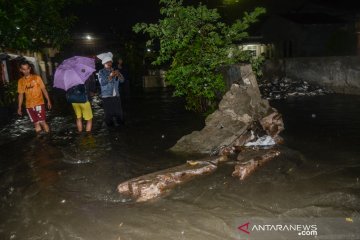 Banjir rendam perumahan di Jatibening Bekasi