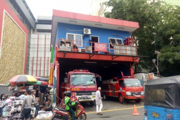 Jakpus tertibkan PKL penghalang mobil damkar di Tanah Abang