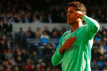 Madrid puncaki klasemen setelah sikat Espanyol 2-0