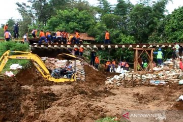 PT KAI bangun jembatan sementara agar KA Pangrango bisa beroperasi