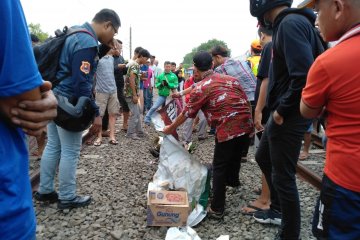 Pedagang kue tewas tersambar kereta di perlintasan Stasiun Buaran