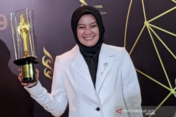 Piala Citra Pendukung Wanita Terbaik diraih Cut Mini di FFI 2019