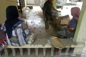 Banjir bandang disertai lumpur terjang permukiman warga Desa Poi-Sigi