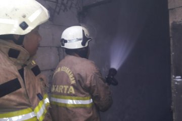 Gudang produksi mebel di Pulogebang terbakar