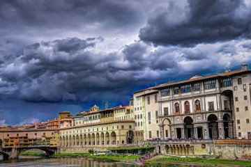 Gempa Firenze-Italia kacaukan jaringan kereta nasional