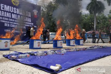 Kantor Bea Cukai Luwuk musnahkan rokok dan minuman keras ilegal