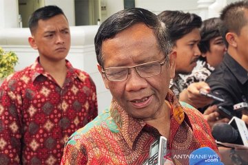 Jokowi minta Menko Polhukam kawal penyelesaian kasus pelanggaran HAM