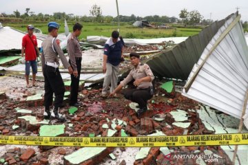 Angin ribut terjang gedung di Boyolali satu korban meninggal