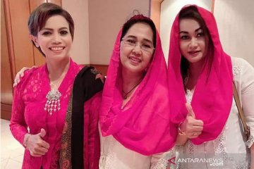 Rampak Sarinah berkampanye kebaya di Thailand