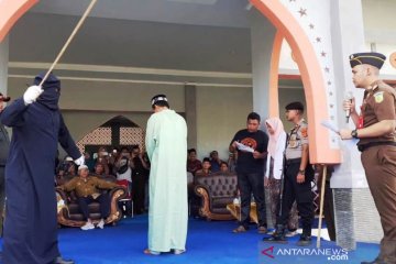 Dua oknum ASN di Nagan Raya Aceh dihukum cambuk