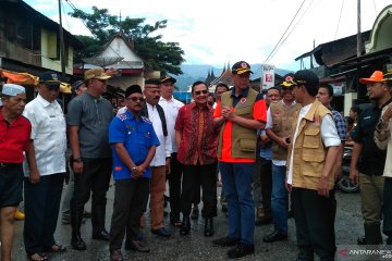 Solok Selatan gunakan lima perahu karet evakuasi korban banjir