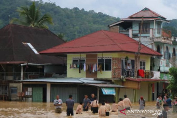 TUJUH RUMAH HANYUT AKIBAT BANJIR