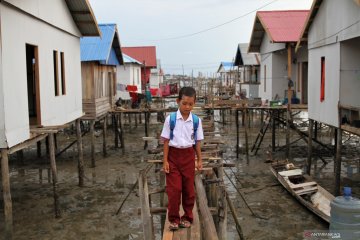 SUKU BAJO NIKMATI PROGRAM BEDAH RUMAH
