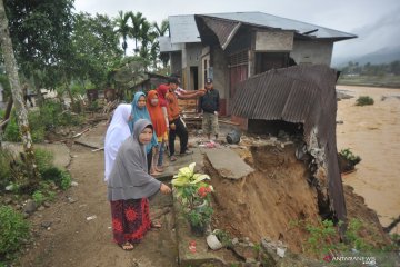 Kondisi permukiman warga pascabanjir bandang di Solok Selatan