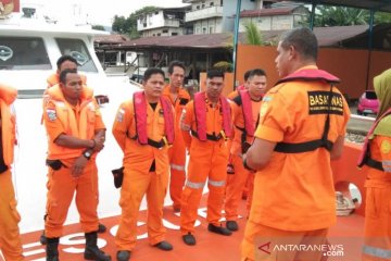 Tim SAR Jayapura cari nelayan jatuh dari rompon