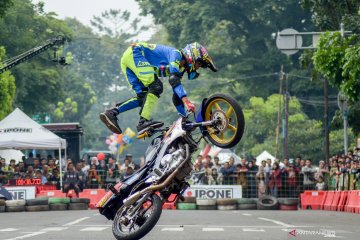 Kejuaraan atraksi motor gaya bebas di Bandung