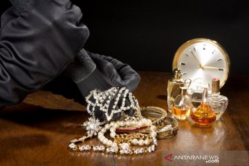 Perhiasan senilai Rp897 miliar  milik putri Bernie Ecclestone raib