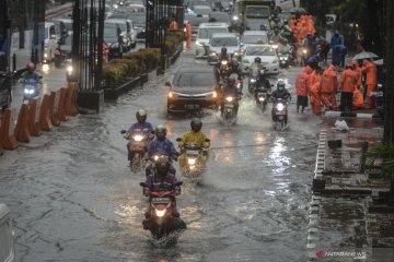 Genangan di Jakarta karena "antrean air" tidak seimbang