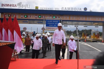 Presiden Jokowi resmikan jalan tol pertama di Kalimantan