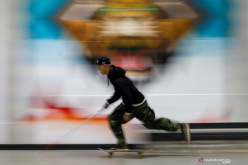 Aksi skateboarder buta dari Jepang