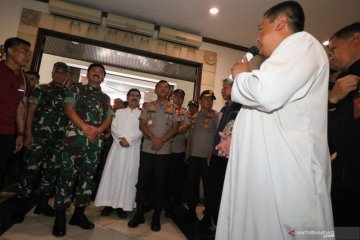 Panglima TNI dan Kapolri kunjungi gereja di Surabaya
