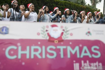 Perayaan natal terbuka di jalur pedestrian Jakarta