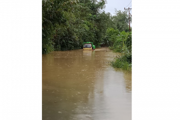 Banjir lumpuhkan ruas jalan Putussibau-Pontianak