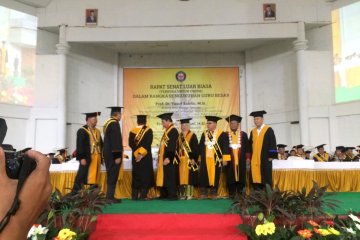 Universitas Haluoleo Kendaru kukuhkan dua guru besar