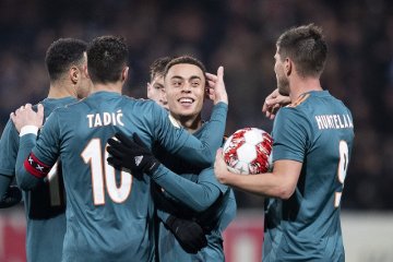 Sergino Dest resmi jadi pemain Barcelona