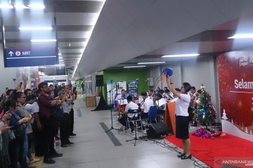 "Christmas in Jakarta" tampil menghibur warga di Stasiun MRT Blok M