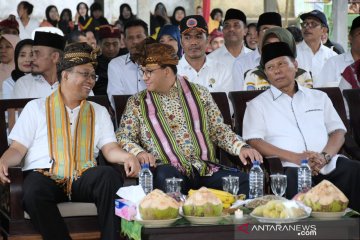 Gubernur Anies Baswedan serahkan bantuan warga Jakarta kepada NTB