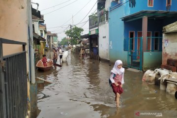 Banjir yang melanda Dayeuhkolot di Kabupaten Bandung mulai surut