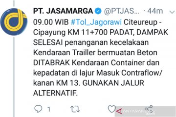 Dua truk tabrakan sebabkan lalu lintas padat merayap di Tol Jagorawi