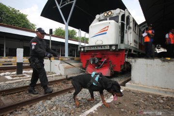 Pengamanan stasiun kereta jelang libur Natal dan Tahun Baru