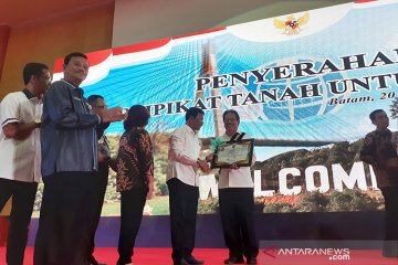 Menteri Sofyan Djalil terima Anugerah Batam Madani 2019