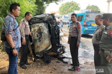 Api di mobil yang terbakar di Cileungsi dipicu tumpahan bensin