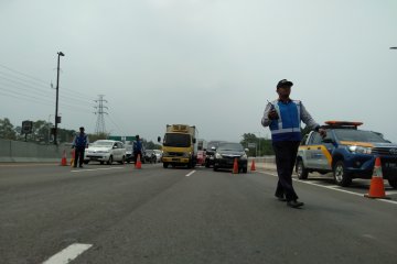 Buka-tutup diberlakukan di jalan Tol Jakarta-Cikampek