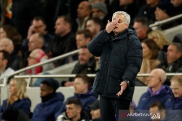 Lini pertahanan Tottenham sukses buat Mourinho frustrasi