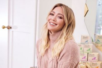 Hilary Duff pamer gaun pengantinnya di Instagram