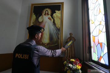 Sterilisasi gereja di Surabaya jelang Natal