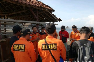 Tim SAR lanjutkan pencarian wisatawan hilang di Pantai Payangan