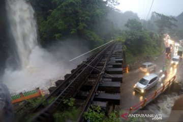 JALAN DARAT PADANG - BUKITTINGGI NORMAL KEMBALI