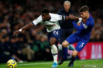 Saudara pemain Tottenham Aurier tewas ditembak di Prancis