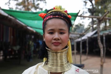 Wanita leher panjang dari Suku Kayan