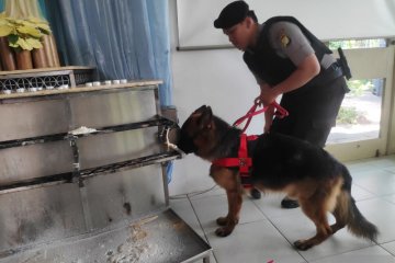 Anjing pelacak sisir gereja di Jakarta Barat